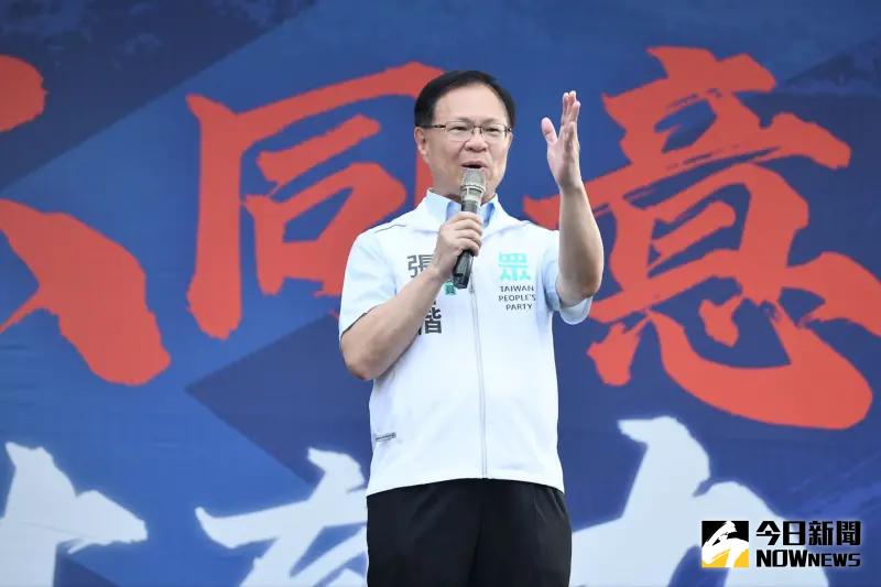 ▲藍營「北北基桃反惡霸團結大會」,民眾黨立委張啟楷上台助講。(圖/記者林柏年攝,2025.06.21)