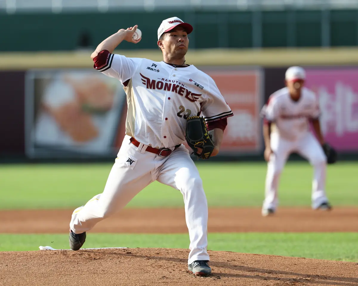 ▲樂天桃猿曾仁和先發出戰台鋼雄鷹，開局卻遭暴打，僅投0.2局就狂失7分。（圖／樂天桃猿提供）