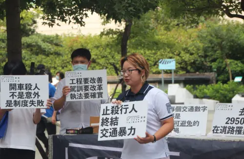 ▲黃淑君提醒，以雙北比較，台北幅員跟面積遠低於新北，但人行步道長度居然是新北的2倍之多；新北300多所學校，完成交通改善工程學校不到一半，顯示還有更多空間要努力。（圖／記者鍾泓良攝影）