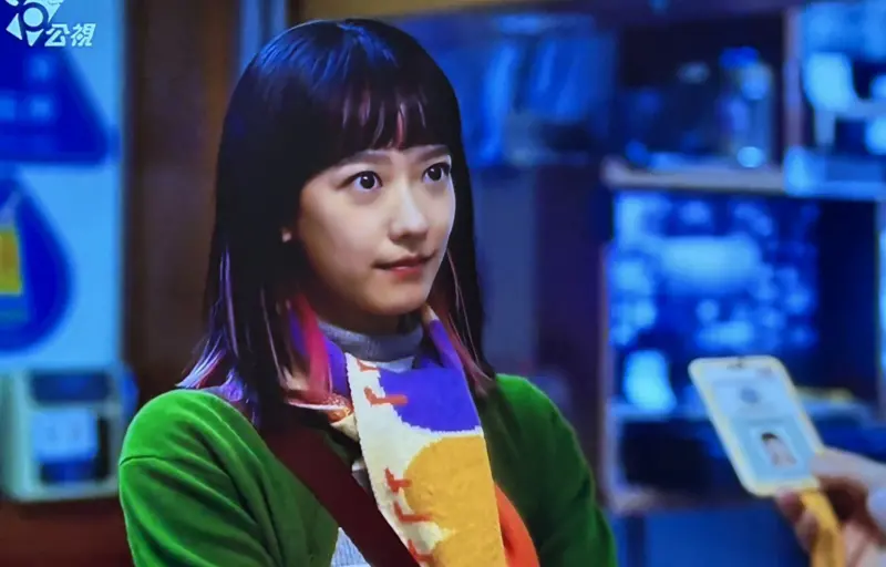 ▲孟耿如（如圖）飾演的少年調查官「牛祐荷」首度現身，和周渝民發展戀情；另外，周渝民和薛仕凌這對兄弟情，也受到討論。（圖／翻攝自公視）