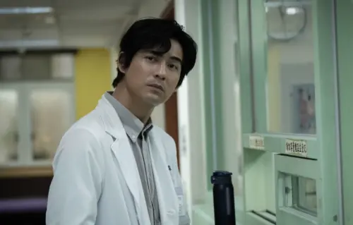 ▲周渝民(如圖)在《我們與惡的距離2》中曖昧孟耿如,一起買便當、聊天的畫面超甜,一想到後面是悲劇就讓觀眾心酸。(圖/翻攝自官方臉書) ▲周渝民(如圖)在《我們與惡的距離2》中曖昧孟耿如,一起買便當、聊天的畫面超甜,一想到後面是悲劇就讓觀眾心酸。(圖/翻攝自官方臉書)