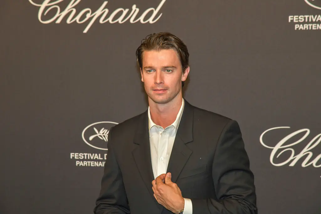 ▲派屈克史瓦辛格（如圖）一直被認為比老爸阿諾長得俊秀許多，是「歐美星二代帥哥」代表，今年更因為在《白蓮花大飯店》表演出色，演藝行情一路攀升。其他歐美星二代帥哥包括布裘的親生兒子諾克斯，被視為「潛力股」。（圖／美聯社／達志影像）