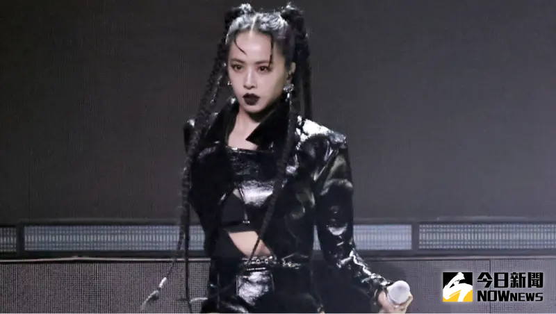 ▲蔡依林（如圖）擔任「2025 hito流行音樂獎」頒獎典禮壓軸表演嘉賓，演出結束後，典禮主持人宣布其將唱進大巨蛋消息，怎料晚間傳來更正消息，主辦方Hit Fm聯播網向《NOWnews今日新聞》澄清，「主持人一時口誤，演唱會訊息誤傳。」（圖／記者吳翊緁攝影）