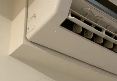 ▲冷氣滴水（圖／記者張家瑋攝）