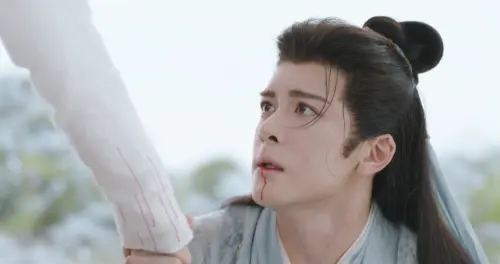 ▲曾舜晞一直吐血，連紅蓮都打不過。（圖／翻攝自LINE TV）