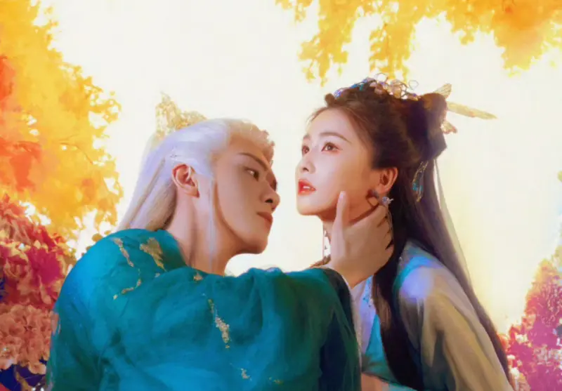 ▲白鹿（右）、曾舜晞主演的仙俠劇《臨江仙》前期挨批難看，後來又因為爆款，被說是黑幕操作，實際看完前15集會發現，劇情大有反轉，會紅不是沒原因，但得有耐性。（圖／翻攝自微博）