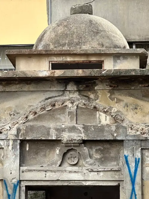 ▲從圓頂、「卍」字判斷出可能與日治時期「護國山台中寺」有關。（圖／台中市政府提供，2025.06.22）