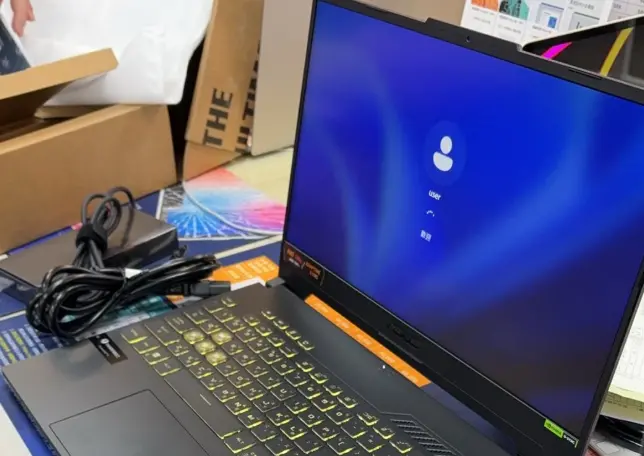 ▲近期在宜蘭有民眾前往當地的連鎖3C賣場順發3C購買ASUS筆電，全新品售價為3萬6999元，但回家開機後，透過軟體檢查發現竟是展示機。（圖／Threads）