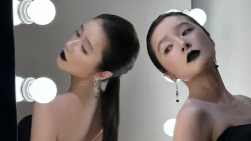 周星馳「兒子」穿低胸戰袍！魔鬼身材曝光　影迷看傻：小狄長大了
