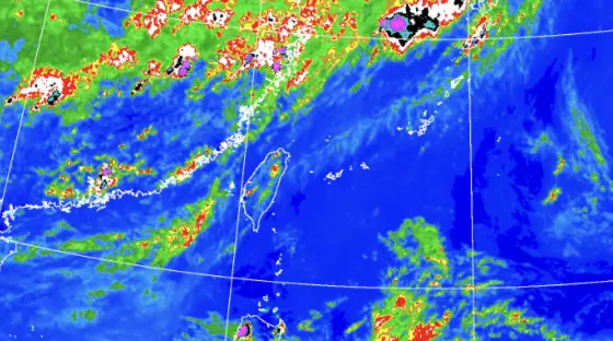 ▲午後「熱對流」導致的雷雨開轟，台灣不少地區大雷雨從天而降，氣象署也發布警報。（圖／中央氣象署）