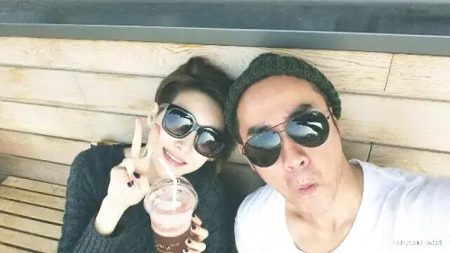 嚴泰雄(右)2016年被爆出性交易醜聞。(圖/嚴泰雄X) ▲嚴泰雄(右)2016年被爆出性交易醜聞。(圖/嚴泰雄X)