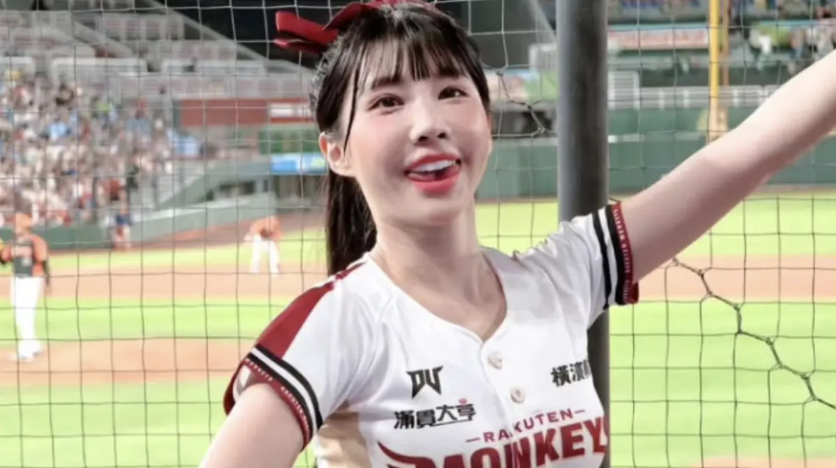 ▲樂天啦啦隊成員筠熹（如圖）今（22）日遭愛犬咬傷破相，忍痛臨時取消應援工作，雪上加霜的是，筠熹受傷還遭酸民質疑，令她火大反擊：「真的是好好聊天欸！」（圖／翻攝自筠熹IG）