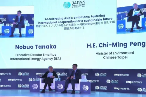 ▲環境部長彭啓明與IEA前總裁田中伸男在2025日本能源高峰會對談。（圖／環境部）