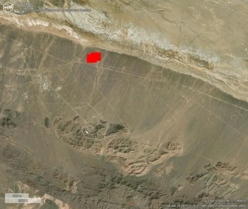▲美軍空襲伊朗福爾多核設施後，NASA監控數據監測到該處出現兩次高溫訊號。（圖／翻攝自NASA FIRMS）