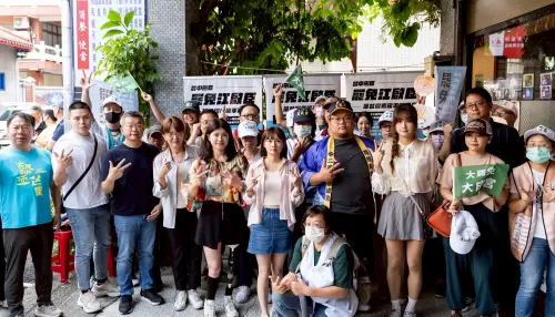 ▲各路人馬出席「四面八方救援中八」記者會，呼籲全民以實際行動聲援3罷團。（圖／罷團「一罷擊臣」提供，2025.06.22）