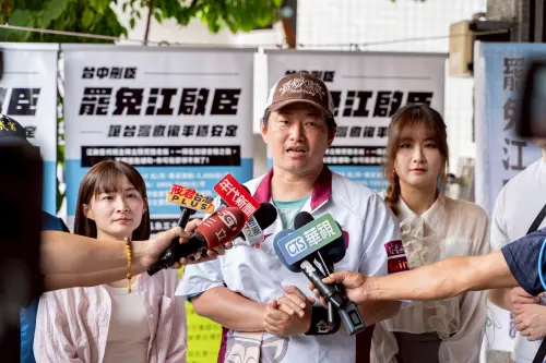 ▲陳柏惟指國民黨若要找大罷免的罪魁禍首、殺人凶手，應該找立法院副院長江啟臣。（圖／罷團「一罷擊臣」提供，2025.06.22）