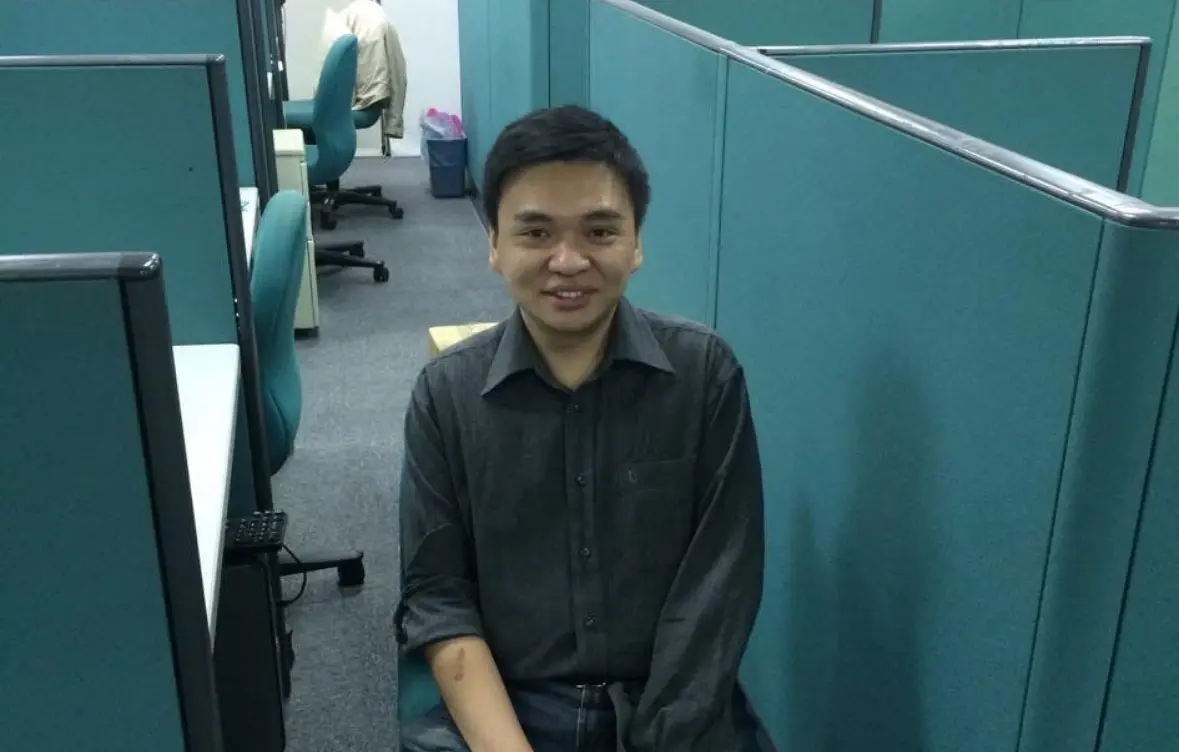 ▲投資專家顧健晏打賭「如果川普敢打伊朗，我直播表演切雞雞」，網友朝聖貼文。（圖／翻攝自顧健晏臉書）