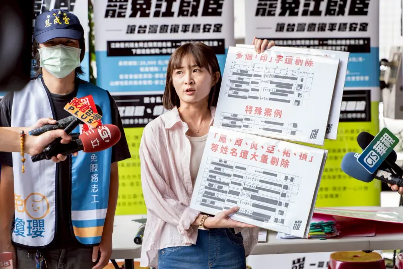 ▲「一罷擊臣」領銜人廖芝晏強調，中選會明文規定姓名的異體字可以接受。（圖／罷團「一罷擊臣」提供，2025.06.22）
