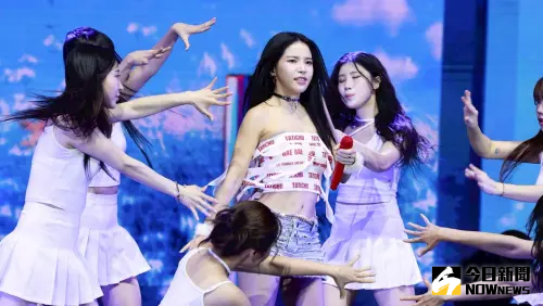 ▲頌樂今晚火力全開，不僅演唱許多熱門歌曲，也帶來華語經典情歌〈我很好騙〉。（圖／記者嚴俊強攝）