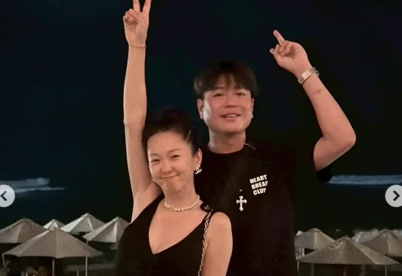 ▲六月（左）從台師大EMBA畢業，和同學一起去峇里島畢業旅行，李易（右）身兼大廚每天做飯，讓六月好感動。（圖／翻攝自六月IG）