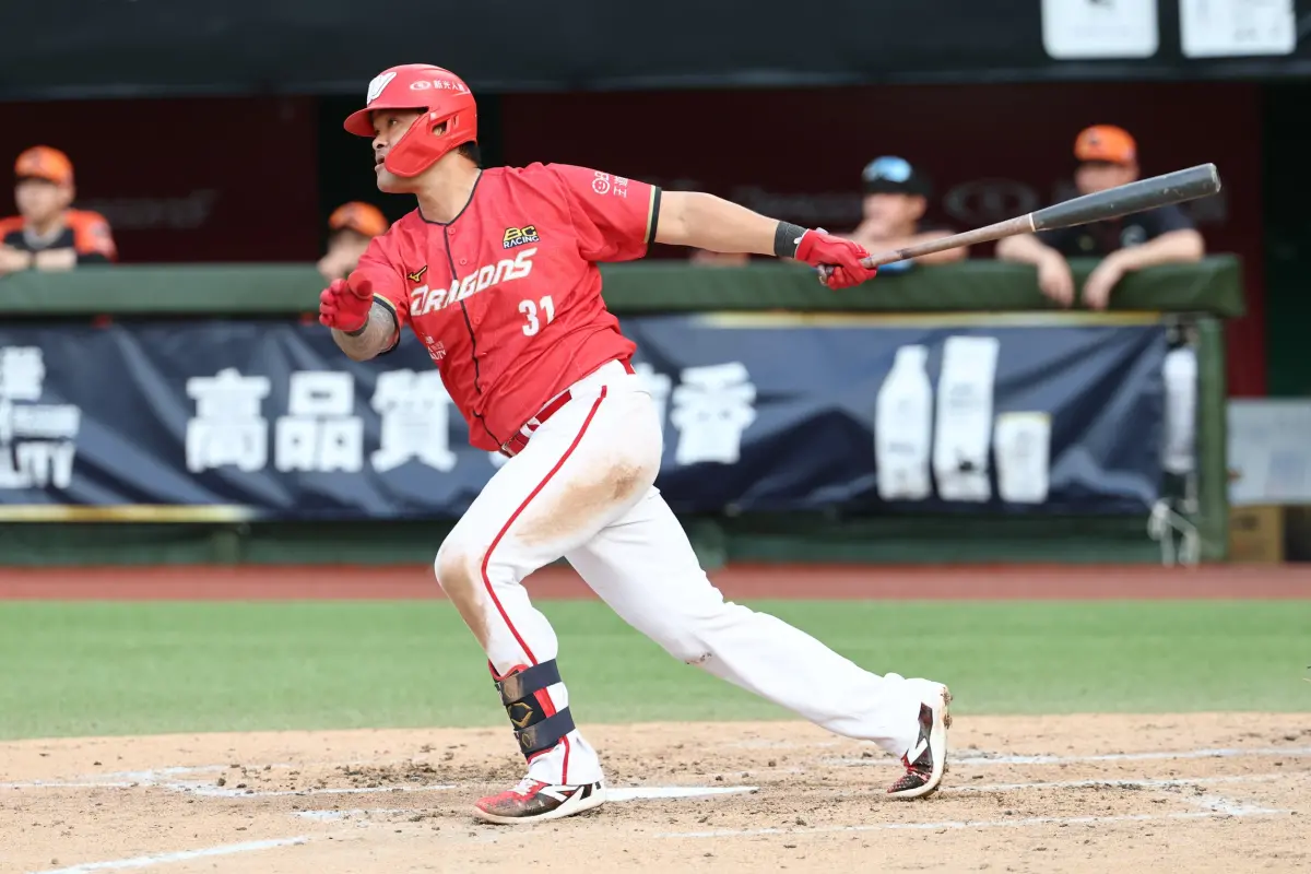 ▲「大師兄」林智勝將在本週末舉行引退賽，他從代訓選秀狀元到敲出生涯300轟，其職棒生涯堪稱傳奇，也被許多球迷稱為是「神一般的打者」。（圖／味全龍提供）