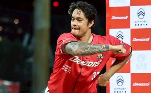 味全龍43歲老將林智勝今(22)日再度扛起先發四棒重任,首局首打席就打進全隊第1分,全場4打數2安打獲選單場MVP,林智勝也正式以43歲又172天年紀,改寫中職最年長野手單場MVP紀錄,賽後他也感性跟球迷喊話。(圖/味全龍提供) ▲味全龍43歲老將林智勝生涯3度奪下全壘打大賽冠軍,為賽史最多冠球星。(圖/味全龍提供)