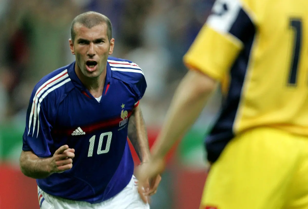 ▲今（23）日是法國足球傳奇席丹的53歲生日。無論是球員時期帶領法國隊奪世界盃，或退役後執教皇馬締造歐冠三連霸，他的足球生涯都是一部傳奇。（圖／路透／達志影像）