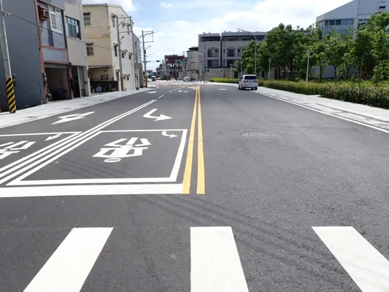 ▲彌陀區中正西路150巷因4公尺寬混合車道使用不便，市府向中央爭取經費進行開闢工程，於前年11月動工，改建為18公尺寬計畫道路。（圖／工務局新工處提供）