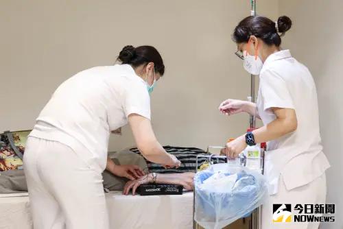 亞東醫院今施打失智症新藥。 ▲亞東醫院今施打失智症新藥。(圖/記者朱永強攝)