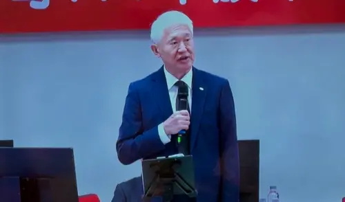 ▲新光金控今（23）日舉行最後一次股東會，由董事長魏寶生親自主持。（圖／擷取新光金股東會轉播）