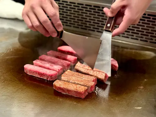 王品,阪前鐵板燒,鐵板燒,和牛,龍蝦 ▲王品「阪前鐵板燒」套餐內吃得到和牛、龍蝦、鮑魚,常受到推薦。(圖/記者蕭涵云攝)