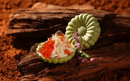 板橋人嗨了!新北第一間阪前鐵板燒、刁民酸菜魚5折開幕優惠一覽 ▲全台「阪前鐵板燒」內用消費套餐、出示活動畫面,免費送吃價值680元的「海鮮珠寶盒」。(圖/王品提供)