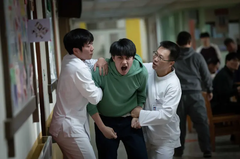 ▲劉子銓在《我們與惡的距離II》飾演患有ADHD的胡冠駿，從小被當成麻煩人物，導致品格扭曲。（圖／CATCHPLAY+、公視與大慕可可）