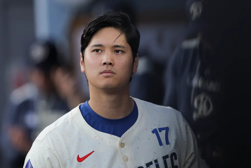 ▲MLB恐爆1995年以來首次勞資大戰！2026年球季後勞資協議到期，「薪資上限」爭議恐導致封館，球迷憂心將暫別大谷翔平身披道奇球衣的身影。（圖／美聯社／達志影像）