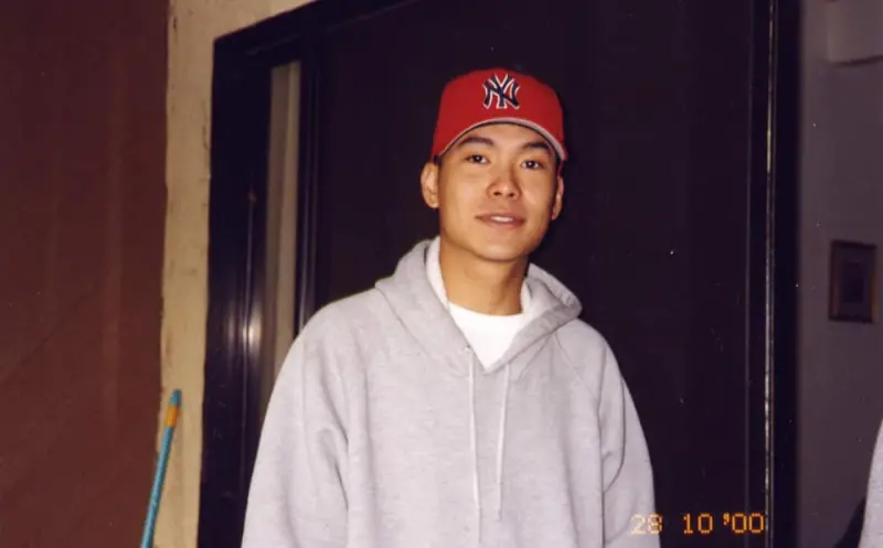 ▲已故歌手宋岳庭（如圖）曾在2004年的金曲獎中，擊敗周杰倫、王菲，拿下最佳作詞人獎。可惜他早在2002年23歲時就因骨癌病逝在媽媽的懷中。（圖／宋岳庭傳記電影臉書粉專）