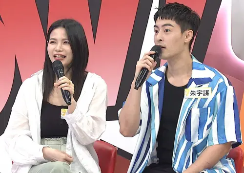 蘿莉塔(左)與朱宇謀(右)登上《同學來了》,竟爆料朱宇謀前女友曾因兩人感情太好狂吃醋。(圖/中天提供) ▲蘿莉塔(左)與朱宇謀(右)登上《同學來了》,竟爆料朱宇謀前女友曾因兩人感情太好狂吃醋。(圖/中天提供)