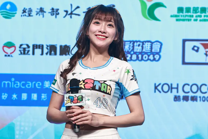 ▲2025年中華職棒明星對抗賽，將於7月19日（六）與7月20日（日）在台北大巨蛋盛大登場，本次沿用去年大受歡迎的中華隊「Team Taiwan」對抗中職明星隊「Team Star」的賽制模式。圖為中信兄弟人氣啦啦隊成員小迪。（圖／記者葉政勳攝，2025.06.23）