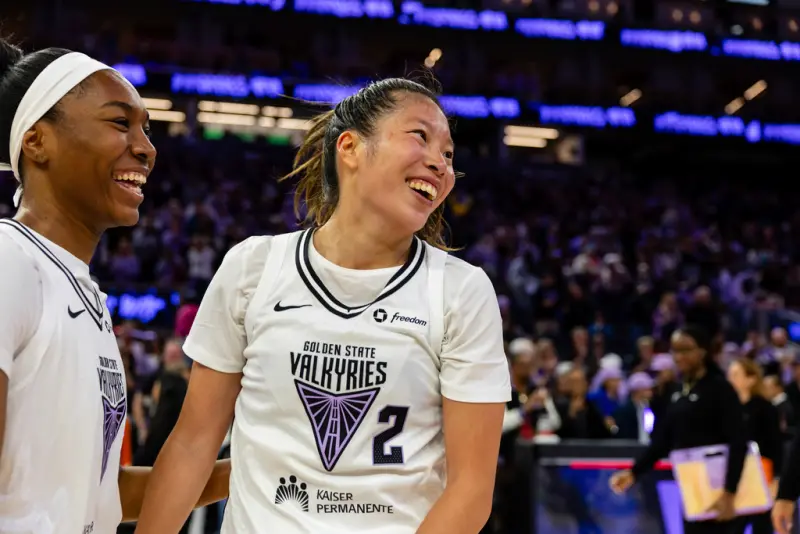 ▲陳紫柔（Kaitlyn Chen）在WNBA的生涯首顆進球產生，她於日前在金州女武神隊的比賽中，成功獲得她的首分，這一刻終於來臨。陳紫柔也成為WNBA史上首位在例行賽進球的台裔美國球員，每多走一步都是聯盟的歷史。（圖／美聯社／達志影像）