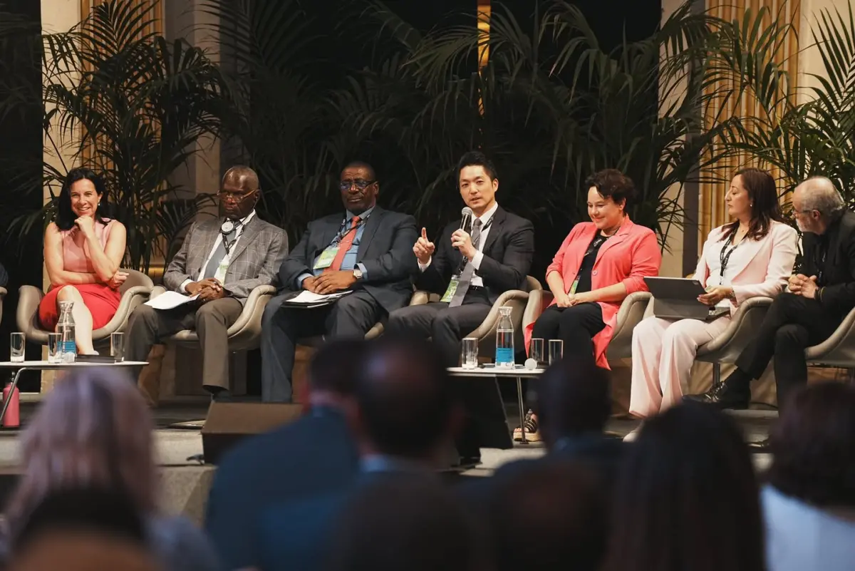 ▲巴黎協定十週年，台北市長蔣萬安前往巴黎參加全球城市論壇，和世界分享台北經驗。（圖／翻攝自蔣萬安臉書）