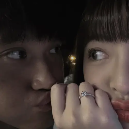 ▲前樂天女孩心韻（右）深夜曬婚戒，證實與同隊球員林承飛（左）登記結婚。（圖／翻攝自林承飛IG）