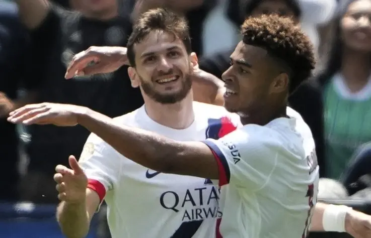 ▲大巴黎上半場由Khvicha Kvaratskhelia打破僵局，然而這顆進球卻極為罕見。（圖／美聯社／達志影像）