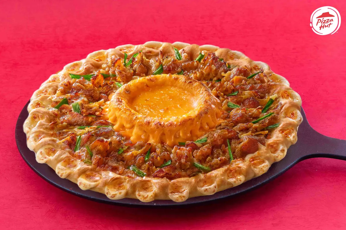 ▲台灣「火山披薩」戰爭！繼達美樂「正式提告」必勝客，強調捍衛火山披薩被抄襲。今必勝客大動作反擊「火山披薩非達美樂首創」，達美樂申請「火山披薩」商標註冊已遭智慧局函覆核駁。（圖／必勝客提供）