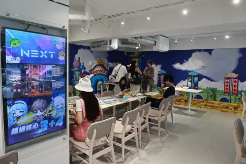 ▲《新楓之谷》台北主題餐廳以「玩具城」為主題，打造沈浸式佈景。（圖／記者葉政勳攝）