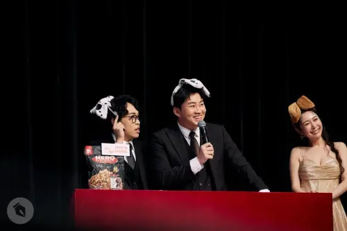 Joeman(中)曾給賀瓏(左)神秘錦囊!喊「穿越時空救你」網敲碗:快打開。(圖/賀瓏IG) ▲Joeman(中)曾給賀瓏(左)神秘錦囊!喊「穿越時空救你」網敲碗:快打開。(圖/賀瓏IG)