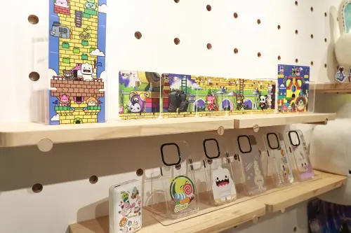 ▲《新楓之谷》主題餐廳玩具城主題小卡。（圖／記者葉政勳攝）