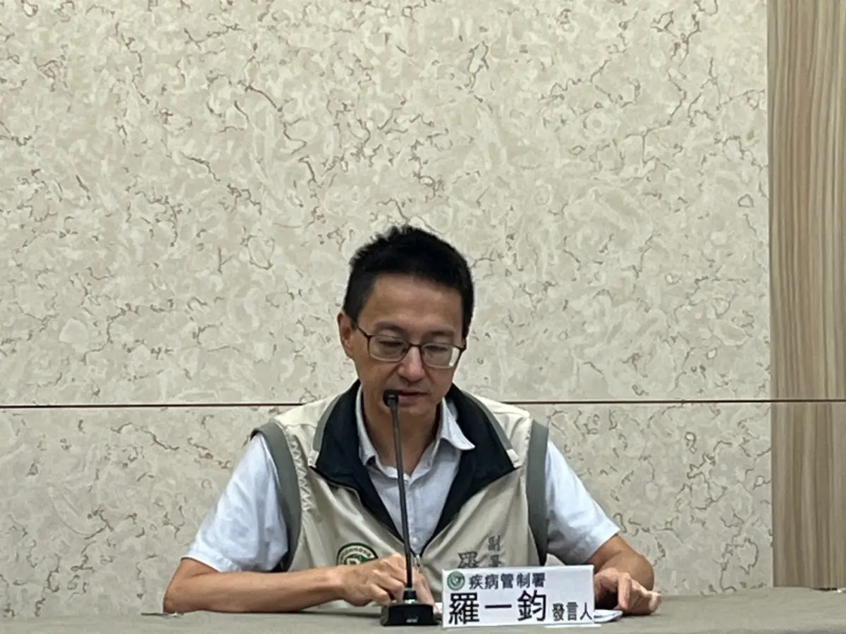 ▲疾管署副署長羅一鈞說明最新疫情。（圖／記者張乃文攝）