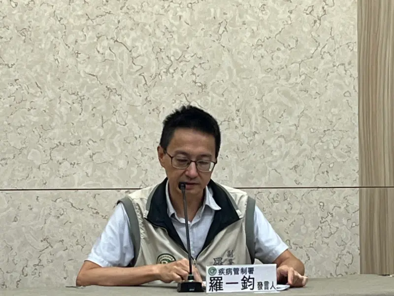 ▲疾管署副署長羅一鈞說明最新疫情。（圖／記者張乃文攝）