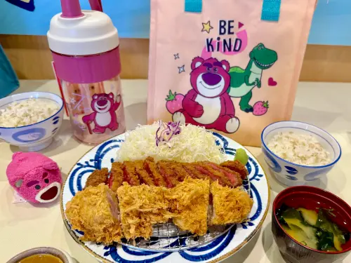 ▲「韓式半半醬搭配軟殼蝦和熟成大里肌豬排」套餐450元、「韓式半半醬搭配軟殼蝦和厚切腰內豬排」套餐460元。（圖／記者蕭涵云攝）