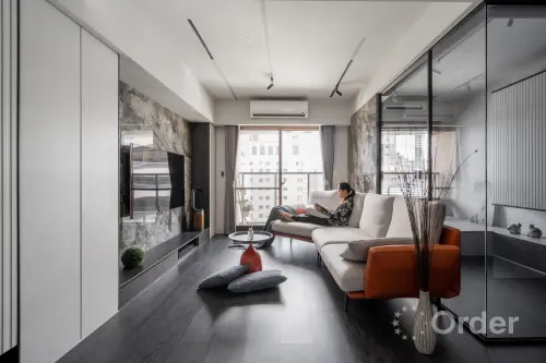 ▲歐德傢俱以簡約溫潤設計風格，打造自在放鬆的生活場域。