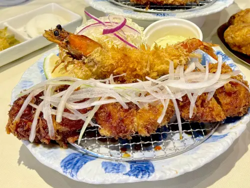 ▲京都勝牛「菲力海陸雙拼」套餐450元起。（圖／記者蕭涵云攝）